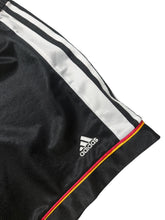 Lade das Bild in den Galerie-Viewer, Adidas Vintage Deutschland Shorts - L
