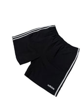 Lade das Bild in den Galerie-Viewer, Adidas Shorts - L
