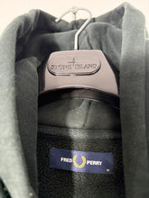 Lade das Bild in den Galerie-Viewer, Fred Perry Hoodie - M
