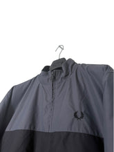 Lade das Bild in den Galerie-Viewer, Fred Perry Jacke - L
