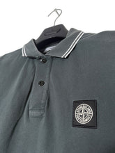 Lade das Bild in den Galerie-Viewer, Stone Island Polo - L

