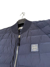 Lade das Bild in den Galerie-Viewer, Stone Island Weste
