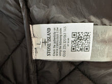 Lade das Bild in den Galerie-Viewer, Stone Island Steppjacke - L
