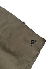 Lade das Bild in den Galerie-Viewer, Adidas Shorts
