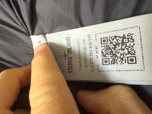 Lade das Bild in den Galerie-Viewer, Stone Island Daunenjacke - L
