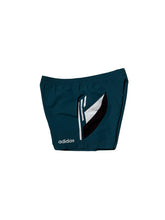 Lade das Bild in den Galerie-Viewer, Adidas Shorts - XL
