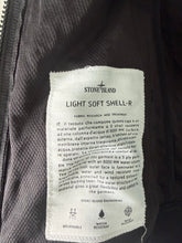 Lade das Bild in den Galerie-Viewer, Stone Island Softshell Jacke - M
