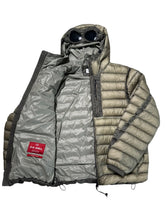 Lade das Bild in den Galerie-Viewer, CP Company Steppjacke - M
