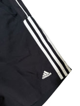 Lade das Bild in den Galerie-Viewer, Adidas Shorts
