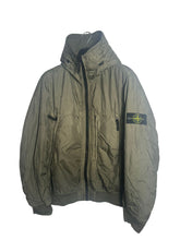 Lade das Bild in den Galerie-Viewer, Stone Island Garment Dyed Crinkle Reps Jacke - XL
