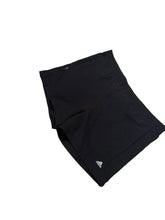 Lade das Bild in den Galerie-Viewer, Adidas Shorts - XXL
