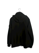 Lade das Bild in den Galerie-Viewer, Stone Island Softshell Jacke - XL
