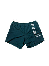 Lade das Bild in den Galerie-Viewer, Adidas Shorts - XXL
