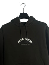 Lade das Bild in den Galerie-Viewer, Fred Perry Hoodie - L
