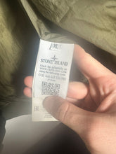 Lade das Bild in den Galerie-Viewer, Stone Island Garment Dyed Crinkle Reps Jacke - XL
