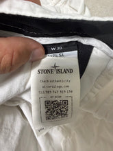 Lade das Bild in den Galerie-Viewer, Stone Island Cargo Shorts - W30
