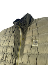 Lade das Bild in den Galerie-Viewer, Stone Island Weste - M

