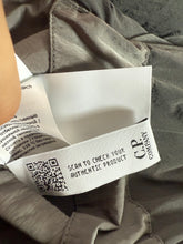 Lade das Bild in den Galerie-Viewer, CP Company Daunenjacke - XXL
