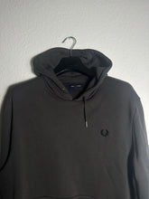 Lade das Bild in den Galerie-Viewer, Fred Perry Hoodie - L
