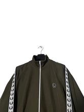 Lade das Bild in den Galerie-Viewer, Fred Perry Trainingsjacke - XL

