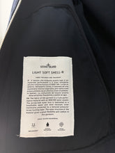 Lade das Bild in den Galerie-Viewer, Stone Island Light Softshell Jacke - L
