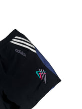 Lade das Bild in den Galerie-Viewer, Adidas Shorts - XL
