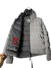 Lade das Bild in den Galerie-Viewer, CP Company Daunenjacke - M
