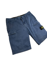 Lade das Bild in den Galerie-Viewer, Stone Island Cargo Shorts - W32

