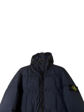 Lade das Bild in den Galerie-Viewer, Stone Island Daunenjacke - M
