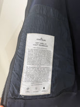 Lade das Bild in den Galerie-Viewer, Stone Island Softshell Jacke - L
