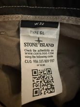 Lade das Bild in den Galerie-Viewer, Stone Island Cargo Shorts - W32
