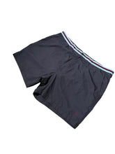 Lade das Bild in den Galerie-Viewer, Fred Perry Shorts - XXL
