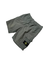 Lade das Bild in den Galerie-Viewer, Stone Island Cargo Shorts - W32
