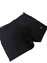 Lade das Bild in den Galerie-Viewer, Fred Perry Shorts - M
