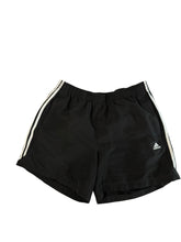 Lade das Bild in den Galerie-Viewer, Adidas Shorts
