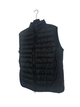 Lade das Bild in den Galerie-Viewer, Stone Island Weste - L
