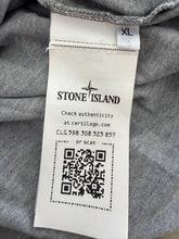 Lade das Bild in den Galerie-Viewer, Stone Island T-Shirt - XL
