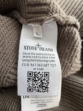 Lade das Bild in den Galerie-Viewer, Stone Island Strickpullover - L

