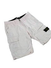 Lade das Bild in den Galerie-Viewer, Stone Island Cargo Shorts - W34
