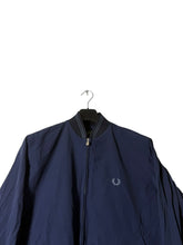 Lade das Bild in den Galerie-Viewer, Fred Perry Bomberjacke - M
