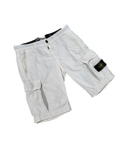 Lade das Bild in den Galerie-Viewer, Stone Island Cargo Shorts - W30
