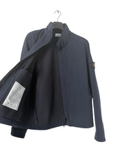 Lade das Bild in den Galerie-Viewer, Stone Island Softshell Jacke - M
