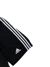 Lade das Bild in den Galerie-Viewer, Adidas Shorts - S
