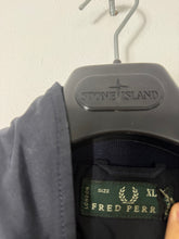 Lade das Bild in den Galerie-Viewer, Fred Perry Jacke - L
