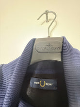 Lade das Bild in den Galerie-Viewer, Fred Perry Halfzip - L
