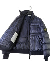 Lade das Bild in den Galerie-Viewer, Stone Island Daunenjacke - M
