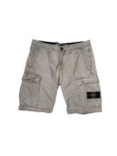 Lade das Bild in den Galerie-Viewer, Stone Island Cargo Shorts - W34
