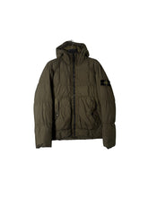 Lade das Bild in den Galerie-Viewer, Stone Island Daunenjacke - L
