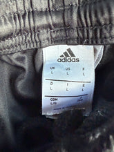 Lade das Bild in den Galerie-Viewer, Adidas Shorts
