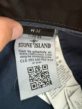 Lade das Bild in den Galerie-Viewer, Stone Island Cargo Shorts - W32

